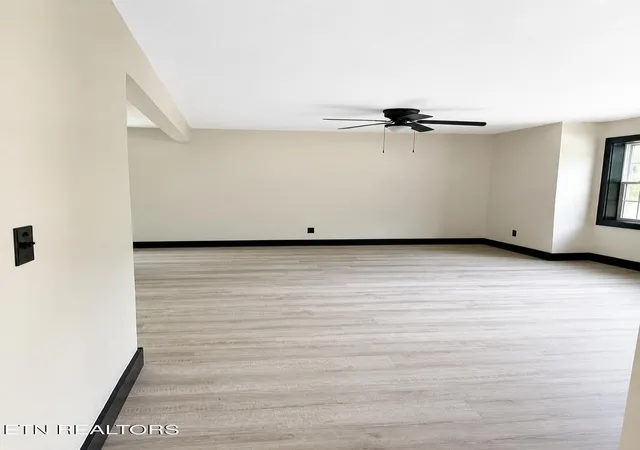 Photo 2 of Single family home for sale at 105 Pelham Rd, Knoxville, TN 37914 | MLS# 1347274 | Listing updated on 2026-10-09