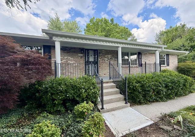 Photo 1 of Single family home for sale at 6612 Hummer Ln, Knoxville, TN 37912 | MLS# 1347323 | Listing updated on 2026-07-07