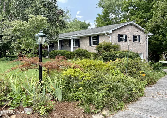 Photo 2 of Single family home for sale at 6612 Hummer Ln, Knoxville, TN 37912 | MLS# 1347323 | Listing updated on 2026-07-07