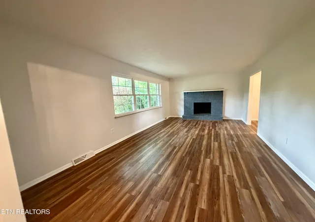 Photo 3 of Single family home for sale at 6612 Hummer Ln, Knoxville, TN 37912 | MLS# 1347323 | Listing updated on 2026-07-07