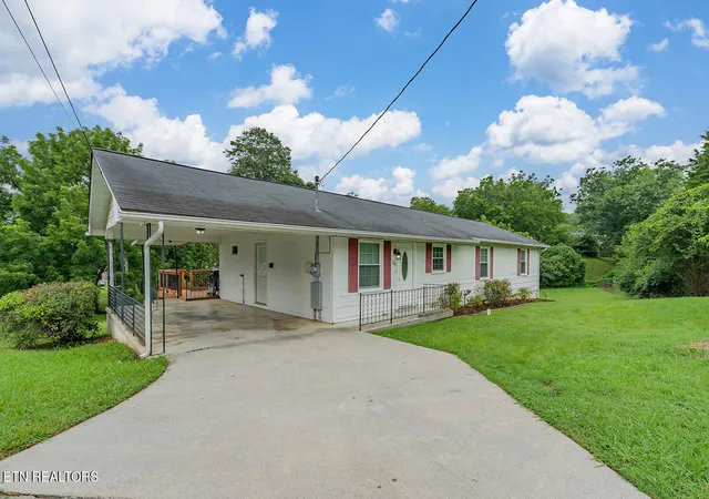 Homes for sale in Oak Ridge, TN | 104 W Sheridan Pl, Oak Ridge, TN 37830 | MLS# 1347703