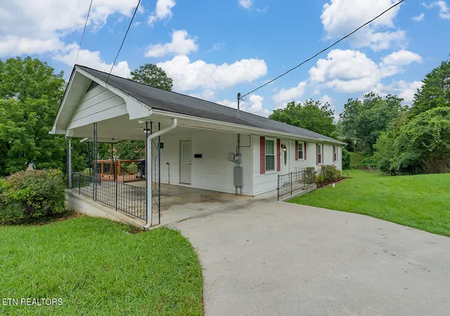 Homes for sale in Oak Ridge, TN | 104 W Sheridan Pl, Oak Ridge, TN 37830 | MLS# 1347703