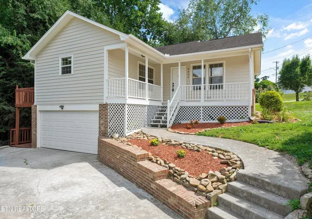 Homes for sale in Knoxville, TN | 4444 Saint Lucia Ln, Knoxville, TN 37921 | MLS# 1347343