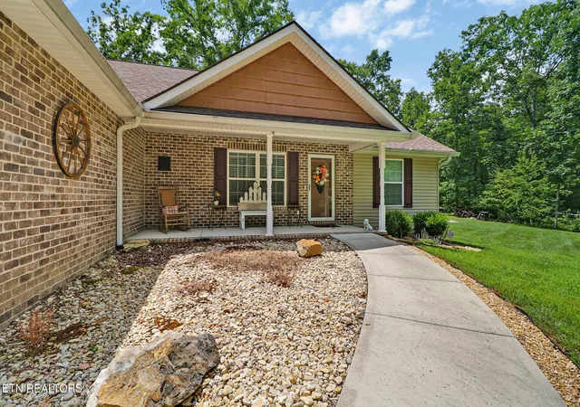Photo 3 of Sale Pending at 3344 Warpath Dr, Crossville, TN 38572 | MLS# 1347397 | Listing updated on 2026-08-19