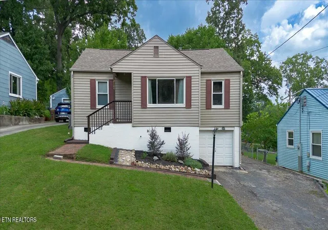 Single family home for sale at 2104 N Park Blvd, Knoxville, TN 37917 | MLS# 1347667