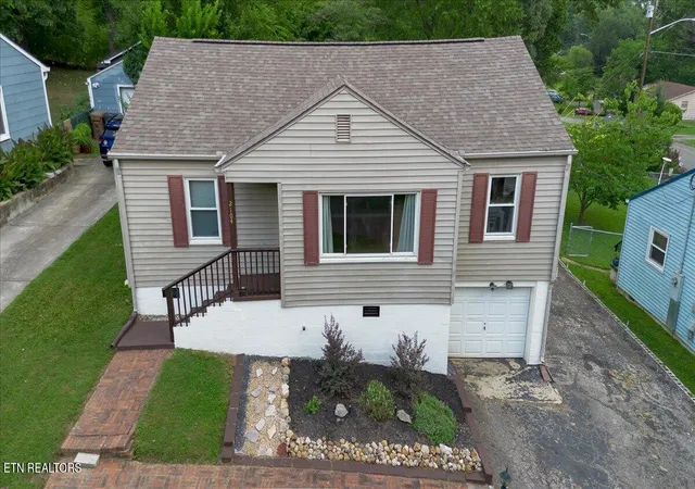 Photo 1 of Single family home for sale at 2104 N Park Blvd, Knoxville, TN 37917 | MLS# 1347667 | Listing updated on 2026-10-22