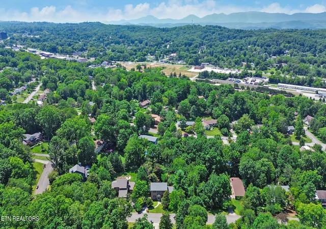 Homes for sale in Oak Ridge, TN | 107 Chestnut Hill Rd, Oak Ridge, TN 37830 | MLS# 1347368
