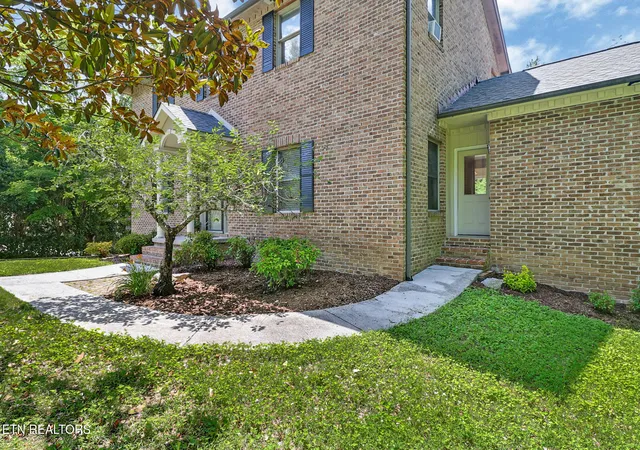 Homes for sale in Oak Ridge, TN | 107 Chestnut Hill Rd, Oak Ridge, TN 37830 | MLS# 1347368