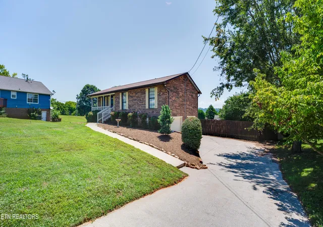 Homes for sale in Louisville, TN | 1807 Oakmont Cir, Louisville, TN 37777 | MLS# 1347330