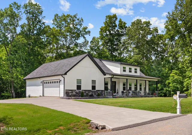 Photo 3 of Sale Pending at 1068 Cumberland View Dr, Crossville, TN 38571 | MLS# 1348025 | Listing updated on 2026-08-23