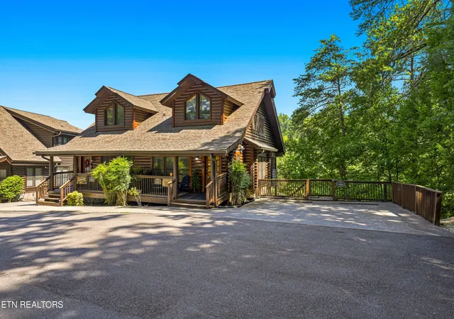 Homes for sale in Pigeon Forge, TN | 757 Golf View Blvd, Pigeon Forge, TN 37863 | MLS# 1347340