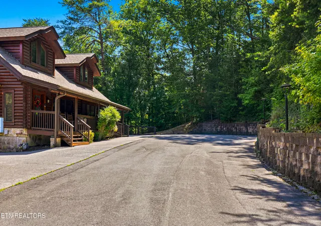 Homes for sale in Pigeon Forge, TN | 757 Golf View Blvd, Pigeon Forge, TN 37863 | MLS# 1347340