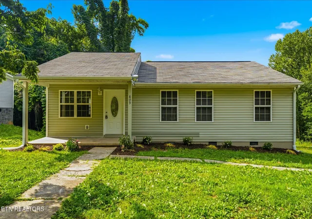 1st image of 809 Valley Dr, Knoxville, TN 37920 | MLS# 1347596