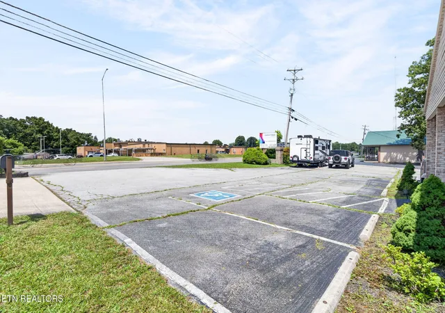 3rd image of 1003 Miller Ave, Crossville, TN 38555 | MLS# 1348039
