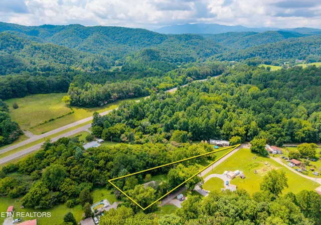 Photo 3 of Sale Pending at 143 Old W Millers Cvs Rd, Walland, TN 37886 | MLS# 1347517 | Listing updated on 2026-10-07
