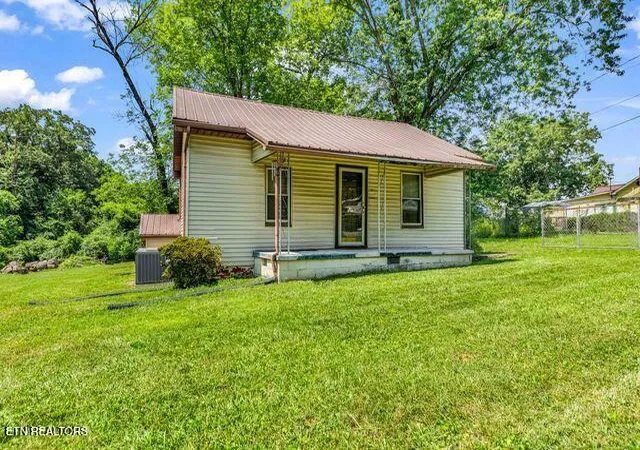 Homes for sale in Knoxville, TN | 5823 3rd Ln, Knoxville, TN 37912 | MLS# 1347383