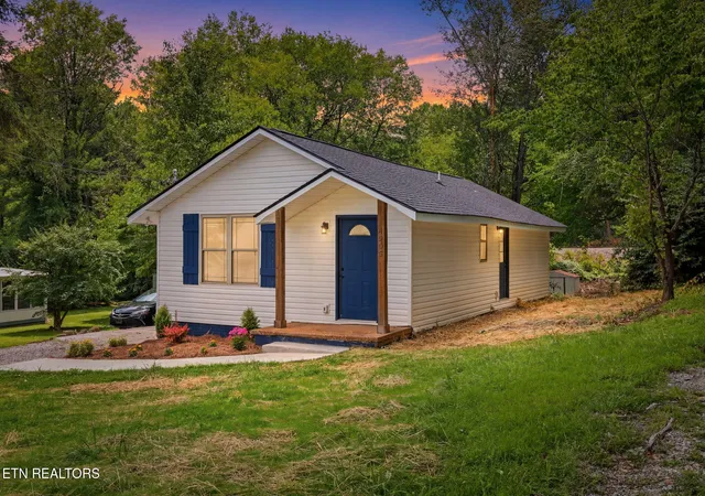 1st image of 4205 Coster Rd, Knoxville, TN 37912 | MLS# 1347416