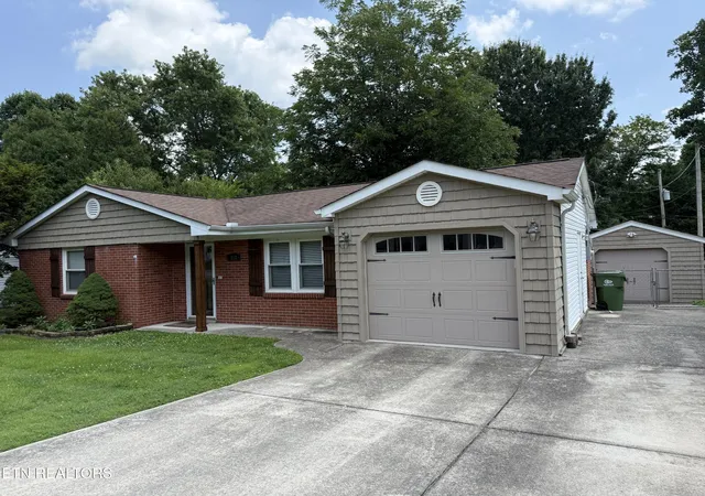 1st image of 212 Barnes Ave, Maryville, TN 37803 | MLS# 1347390