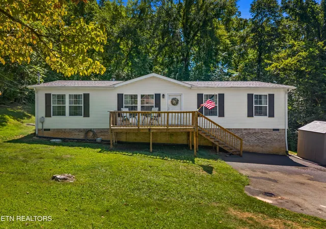 Homes for sale in Dandridge, TN | 831 Pineridge Rd, Dandridge, TN 37725 | MLS# 1347431