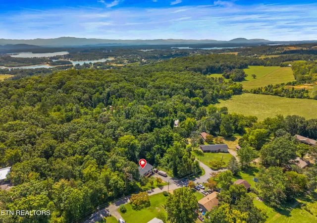 Homes for sale in Dandridge, TN | 831 Pineridge Rd, Dandridge, TN 37725 | MLS# 1347431