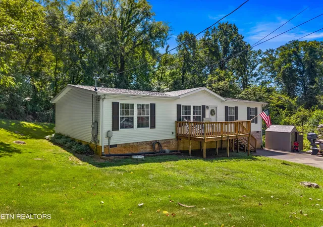 Homes for sale in Dandridge, TN | 831 Pineridge Rd, Dandridge, TN 37725 | MLS# 1347431