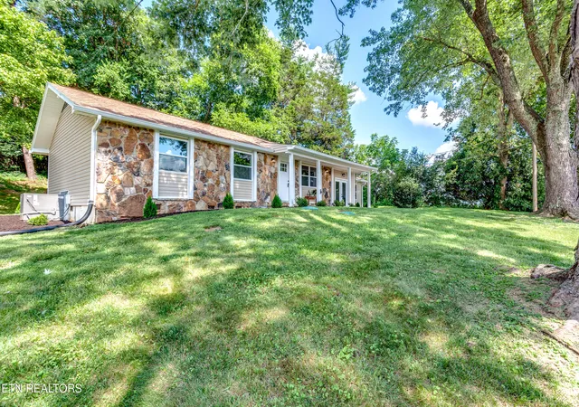 Photo 3 of Sale Pending at 8224 Tumbleweed Tr, Knoxville, TN 37920 | MLS# 1347466 | Listing updated on 2026-07-22