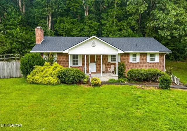 3rd image of 227 Fairway Dr, La Follette, TN 37766 | MLS# 1348015