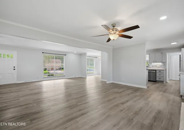 Photo 3 of Sale Pending at 102 Ruskin Cir, Maryville, TN 37803 | MLS# 1347483 | Listing updated on 2026-09-18