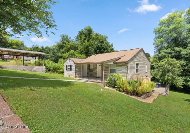1st image of 201 W 9th Ave, Lenoir City, TN 37771 | MLS# 1347501