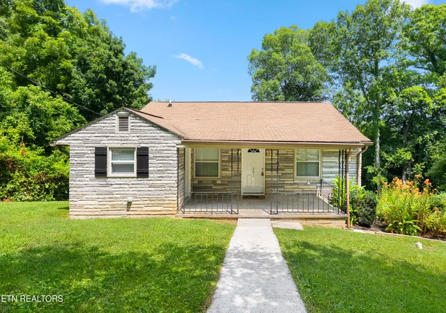 2nd image of 201 W 9th Ave, Lenoir City, TN 37771 | MLS# 1347501