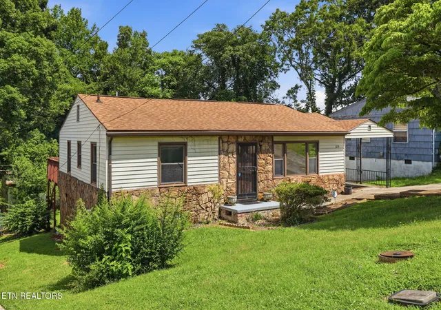 Homes for sale in Knoxville, TN | 3219 Lay Ave, Knoxville, TN 37914 | MLS# 1347508