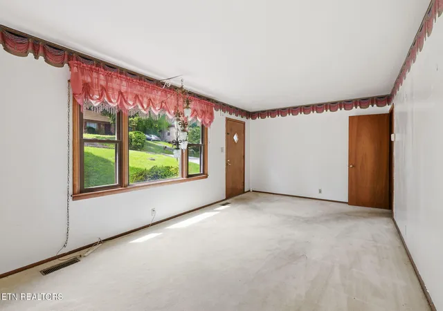 Homes for sale in Knoxville, TN | 3219 Lay Ave, Knoxville, TN 37914 | MLS# 1347508