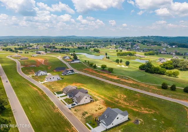 Homes for sale in Loudon, TN | 1462 Black Bear Cir, Loudon, TN 37774 | MLS# 1347538