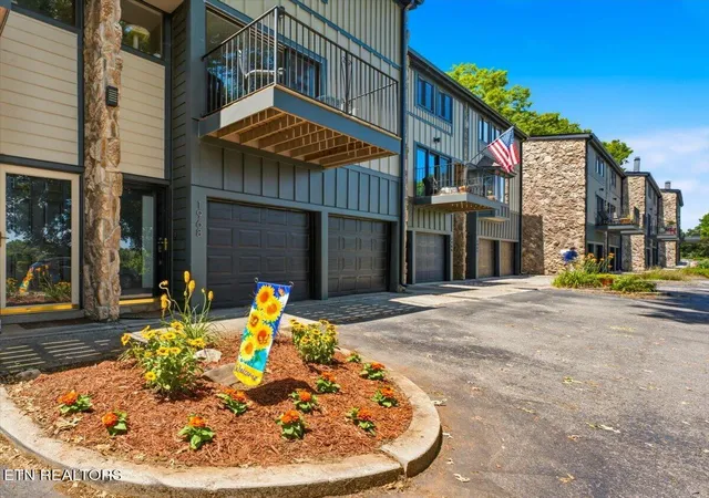 Photo 3 of Condo for sale at 1968 Cherokee Blf Dr, Knoxville, TN 37920 | MLS# 1347657 | Listing updated on 2026-09-04