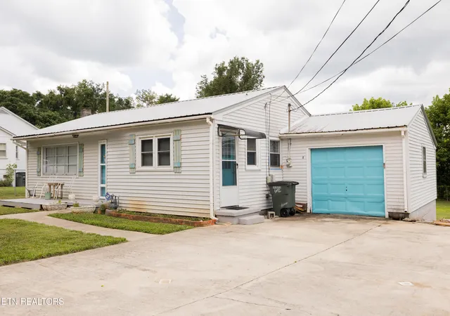 Homes for sale in Sparta, TN | 305 W Bronson St, Sparta, TN 38583 | MLS# 1347707