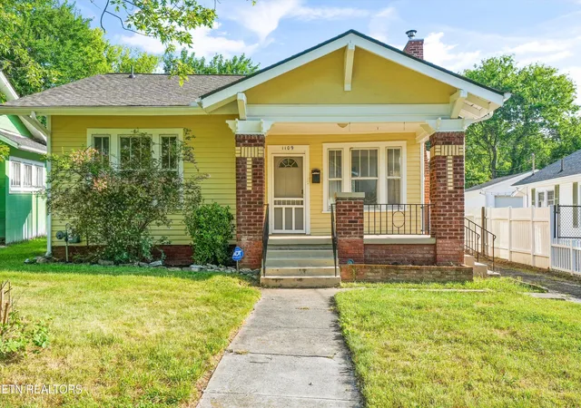 Homes for sale in Knoxville, TN | 1109 Fairfax Ave, Knoxville, TN 37917 | MLS# 1347691