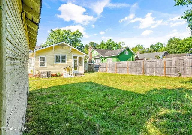 Homes for sale in Knoxville, TN | 1109 Fairfax Ave, Knoxville, TN 37917 | MLS# 1347691