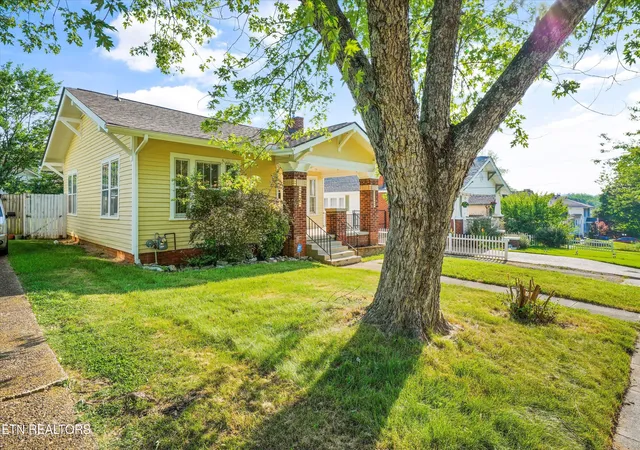 Homes for sale in Knoxville, TN | 1109 Fairfax Ave, Knoxville, TN 37917 | MLS# 1347691