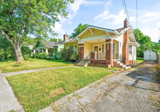 Homes for sale in Knoxville, TN | 1109 Fairfax Ave, Knoxville, TN 37917 | MLS# 1347691