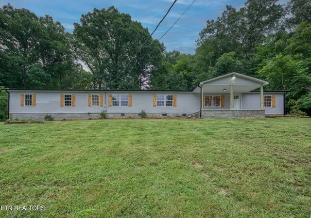 Homes for sale in Kingston, TN | 131 Collier Dr, Kingston, TN 37763 | MLS# 1348089