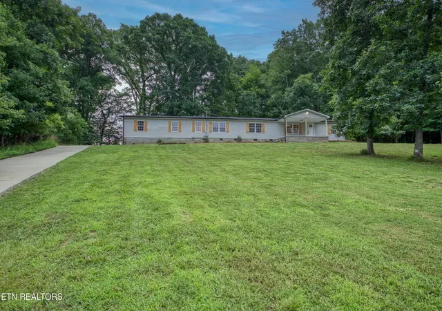 Homes for sale in Kingston, TN | 131 Collier Dr, Kingston, TN 37763 | MLS# 1348089