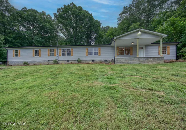 Homes for sale in Kingston, TN | 131 Collier Dr, Kingston, TN 37763 | MLS# 1348089