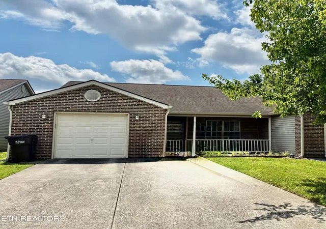Homes for sale in Knoxville, TN | 10024 Greylock Wy, Knoxville, TN 37931 | MLS# 1347639