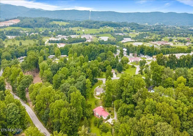 3rd image of 327 Mcdeerman Rd, Jacksboro, TN 37757 | MLS# 1347753