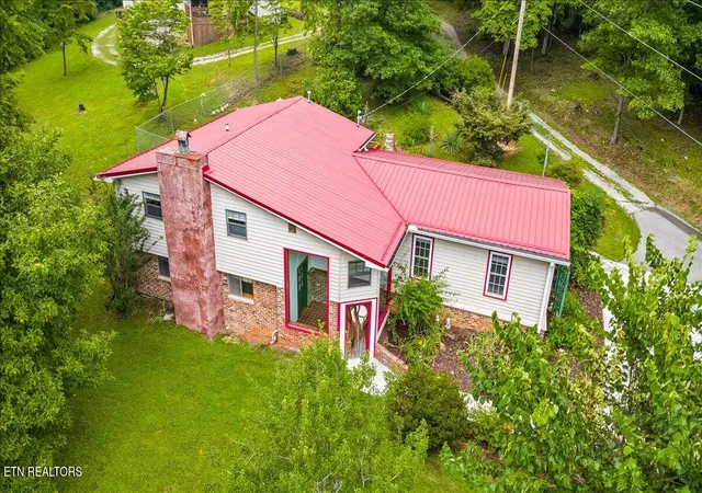 43rd image of 327 Mcdeerman Rd, Jacksboro, TN 37757 | MLS# 1347753