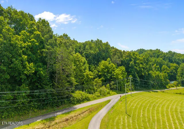 2nd image of 1913 Dry Fork Valley Rd, Philadelphia, TN 37846 | MLS# 1347834