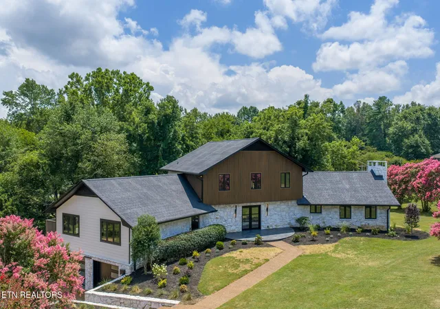 Photo 1 of Single family home for sale at 5216 Hickory Holw Rd, Knoxville, TN 37919 | MLS# 1347636 | Listing updated on 2026-09-16