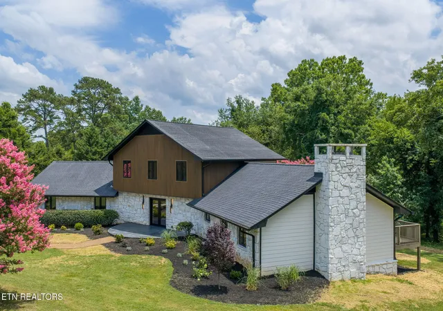 Photo 2 of Single family home for sale at 5216 Hickory Holw Rd, Knoxville, TN 37919 | MLS# 1347636 | Listing updated on 2026-09-16