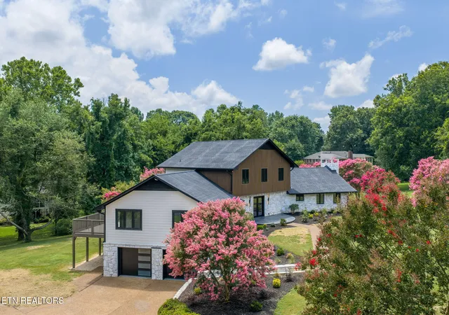 Photo 3 of Single family home for sale at 5216 Hickory Holw Rd, Knoxville, TN 37919 | MLS# 1347636 | Listing updated on 2026-09-16