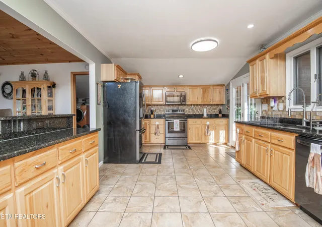 Photo 3 of Single family home for sale at 111 Rogers Ln, La Follette, TN 37766 | MLS# 1347664 | Listing updated on 2026-07-13
